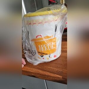 TUPPERWARE Yellow and White Arroz Canister